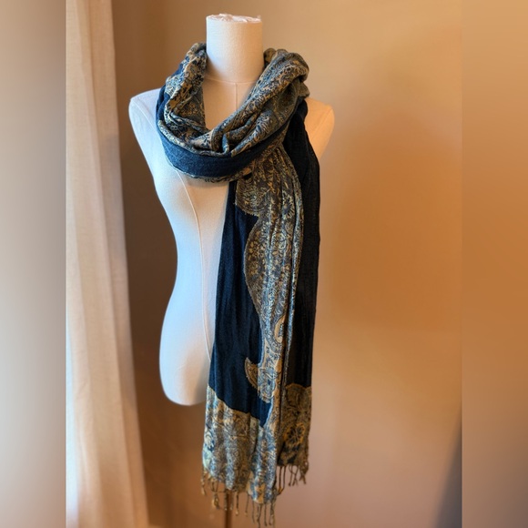 Lucky Brand Accessories - Vintage Lucky Brand Scarf
